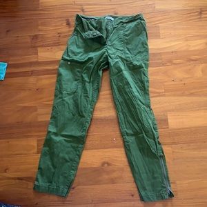 Green pants with pockets